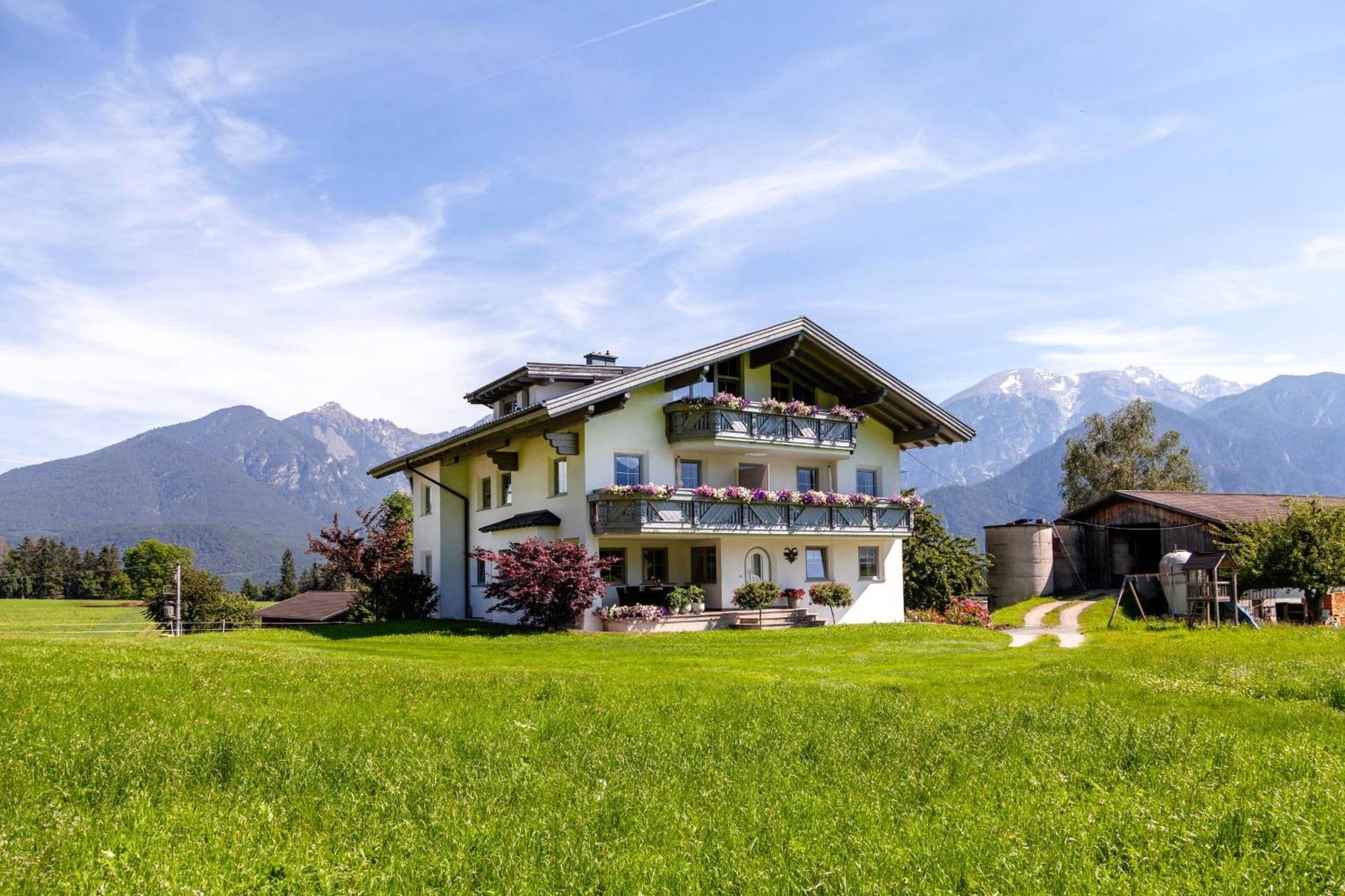 Gaestehaus Weber Oberperfuss Esterno foto